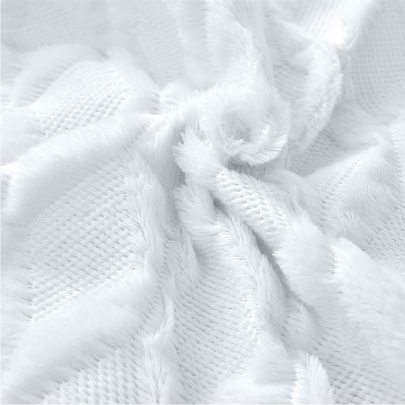 White Ivory Farmhouse Pillow Cover Furry Faux Luxury Soft Warm Pillow Case Set - Picture 4 of 6